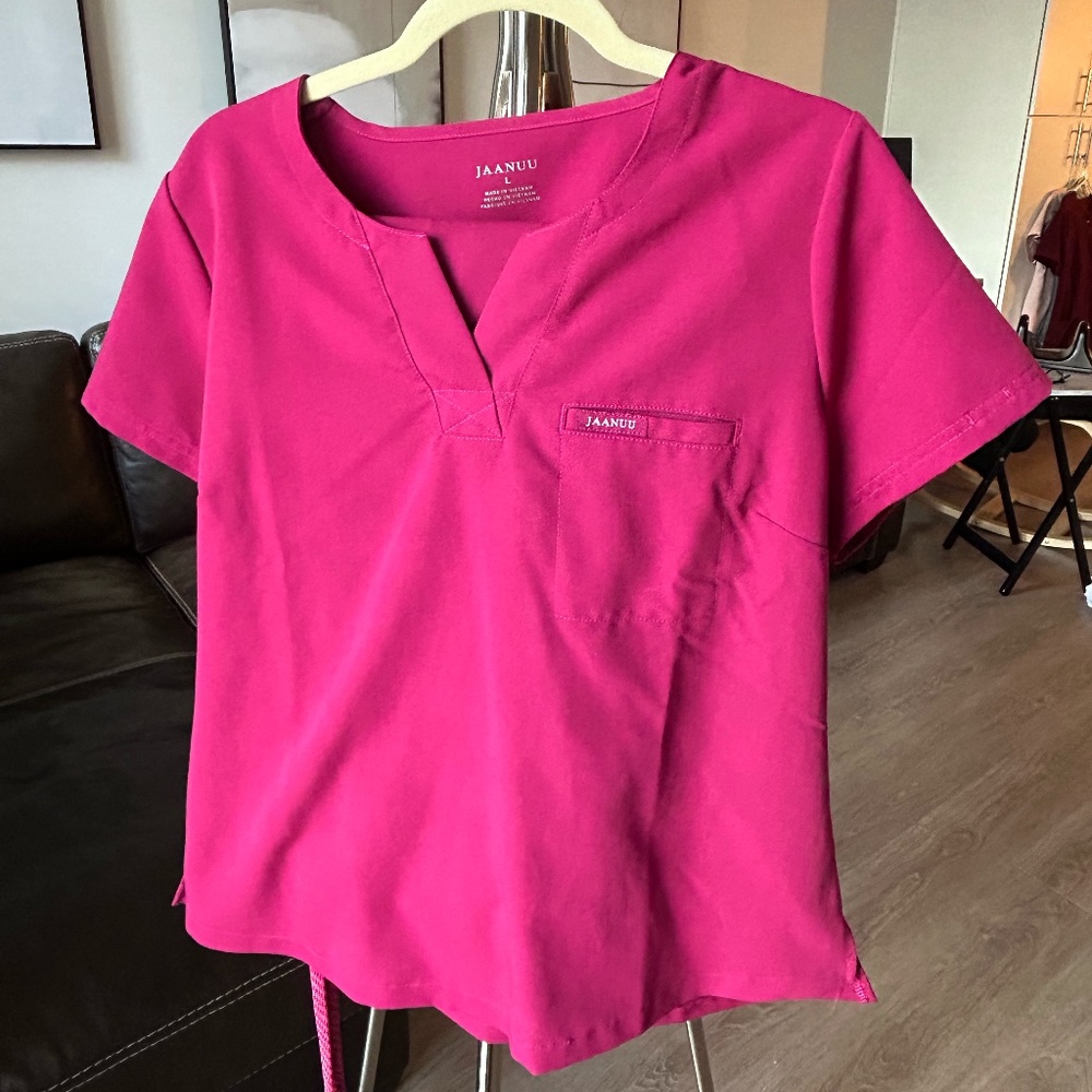 Jaanuu Women's 1-Pocket Tuck-In Scrub Top in Deep Fuchsia - Large - New